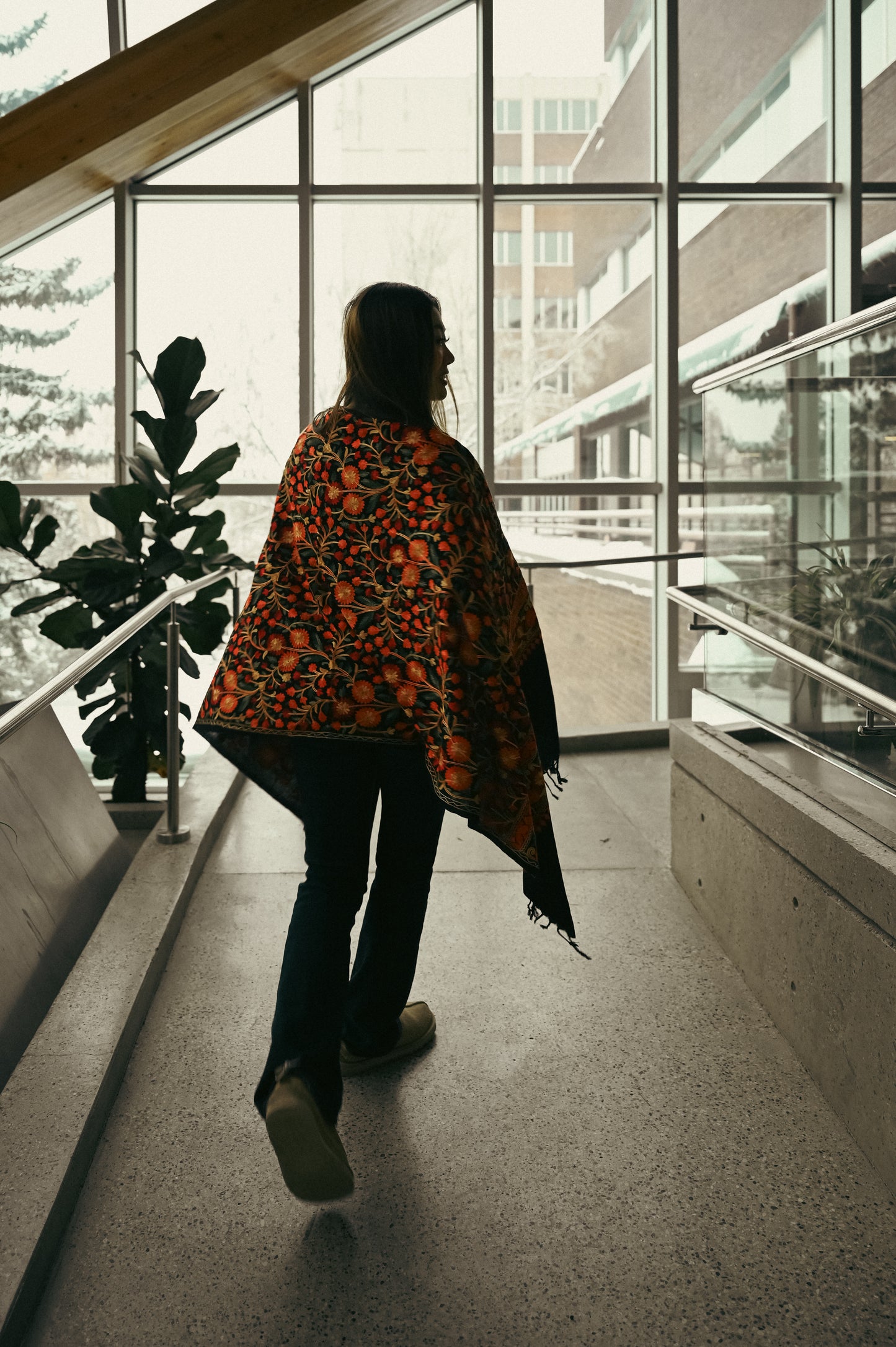 The Kashmir Pashmina Shawl (Black/Floral)