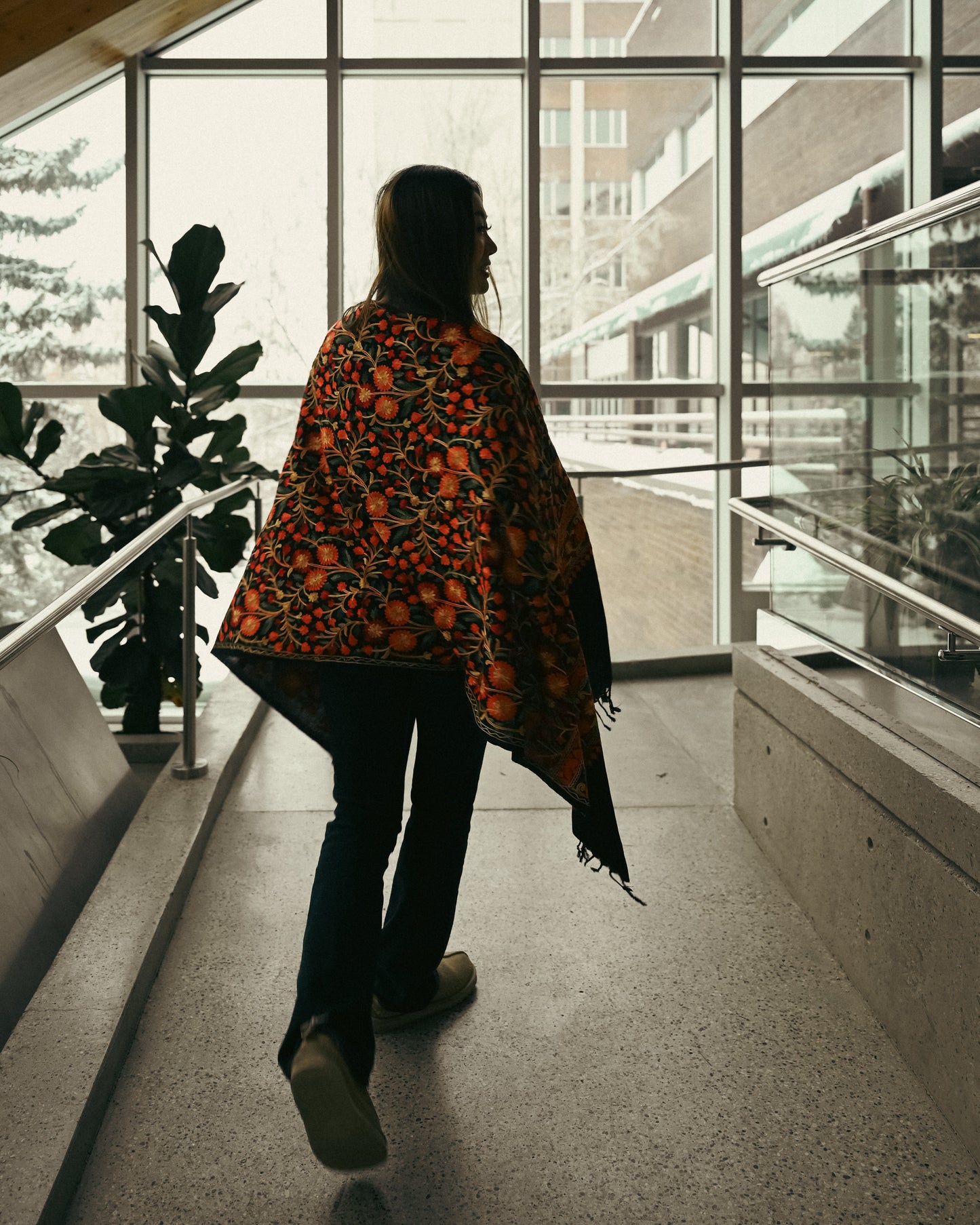 The Kashmir Pashmina Shawl (Black/Floral)