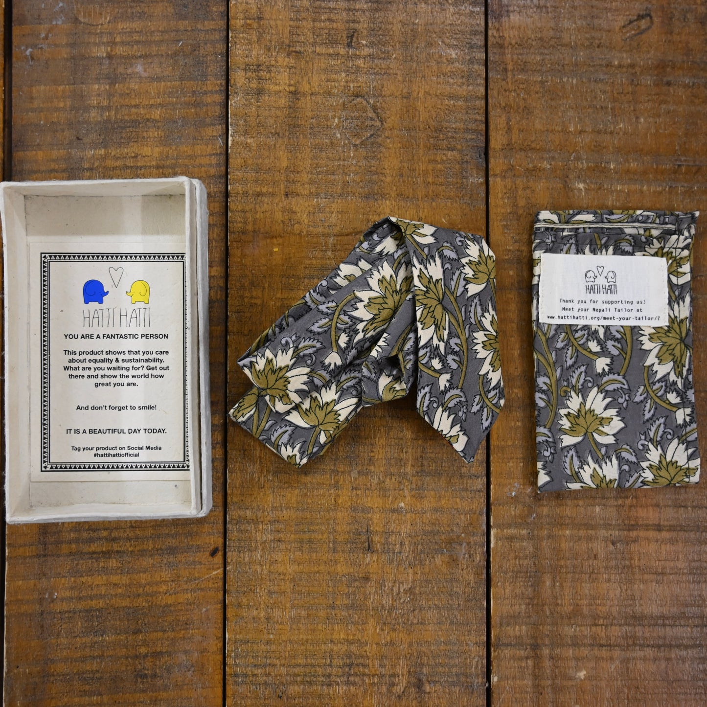 Hatti Hatti Tie & Pocket Square
